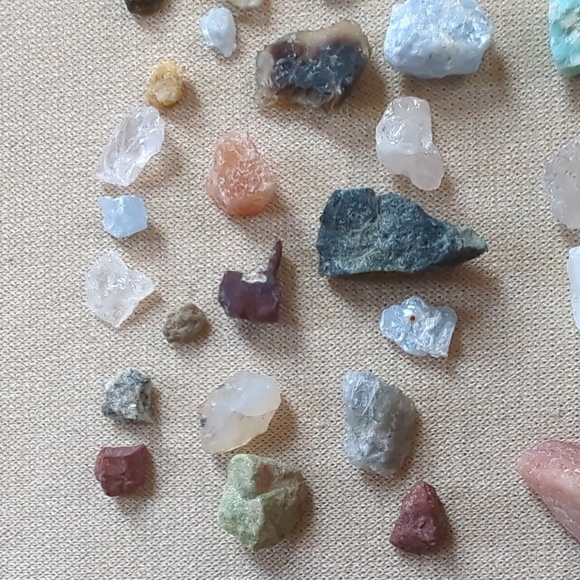 Collection of Miniature Crystals - Picture 2 of 5